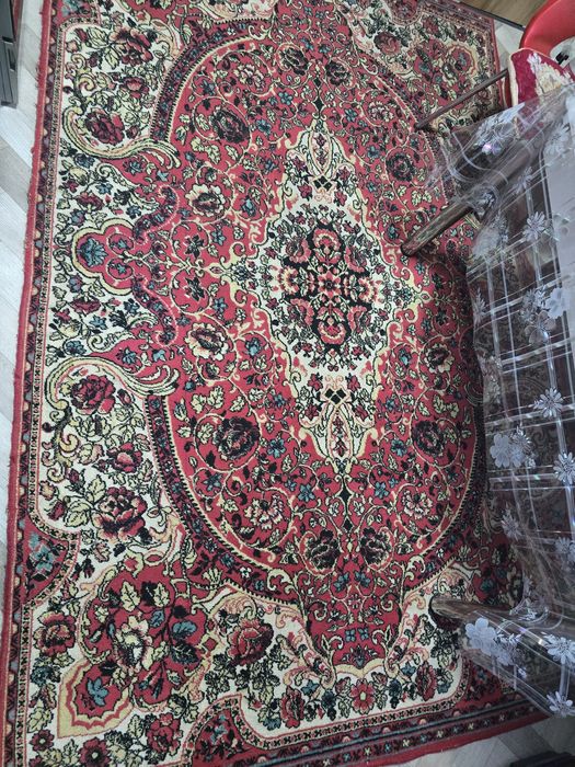 Продам ковры напольные