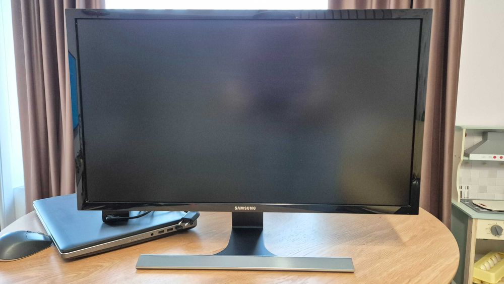Monitor SAMSUNG 28" 4K - ca nou