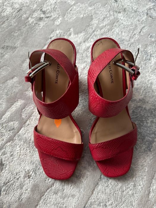 Кожаные обуви босоножки