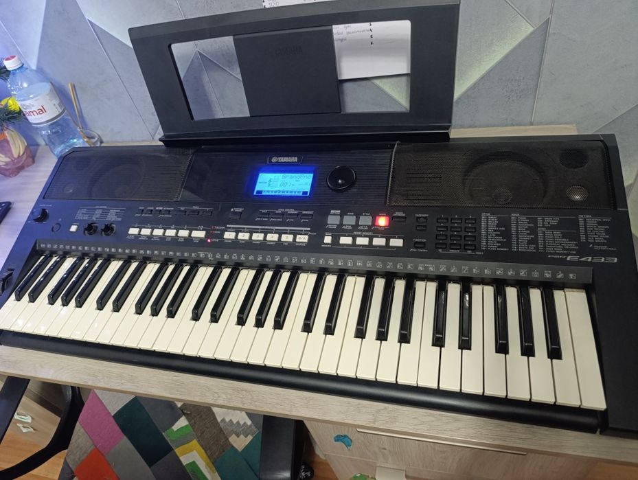 Продам Синтезатор