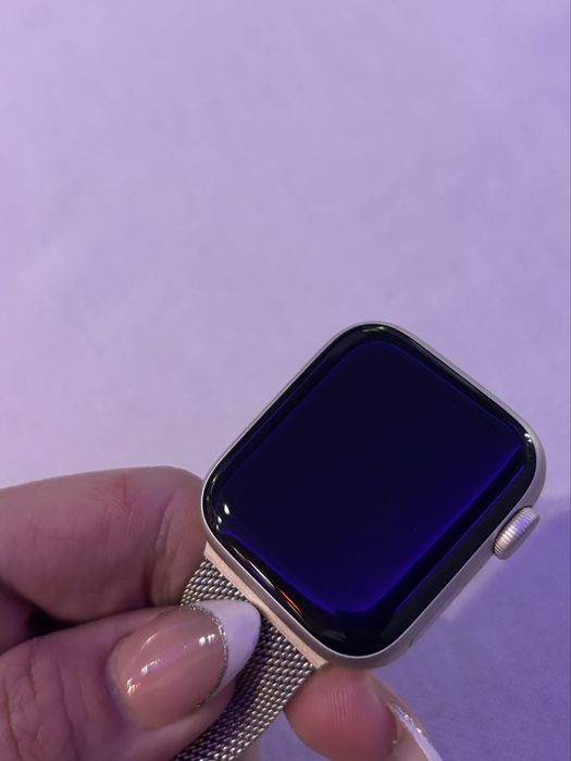 Продавам Apple Watch SE