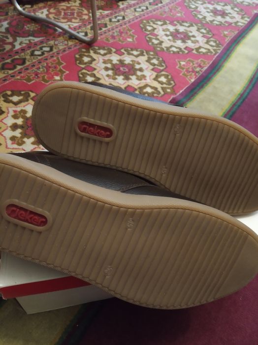 Продам новые ботинки