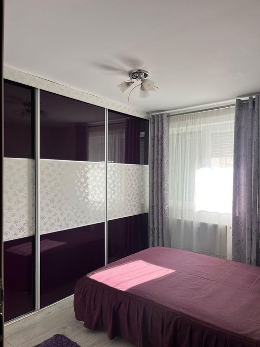 Inchiriez apartament cu 3 camere, mobilat și utilat .