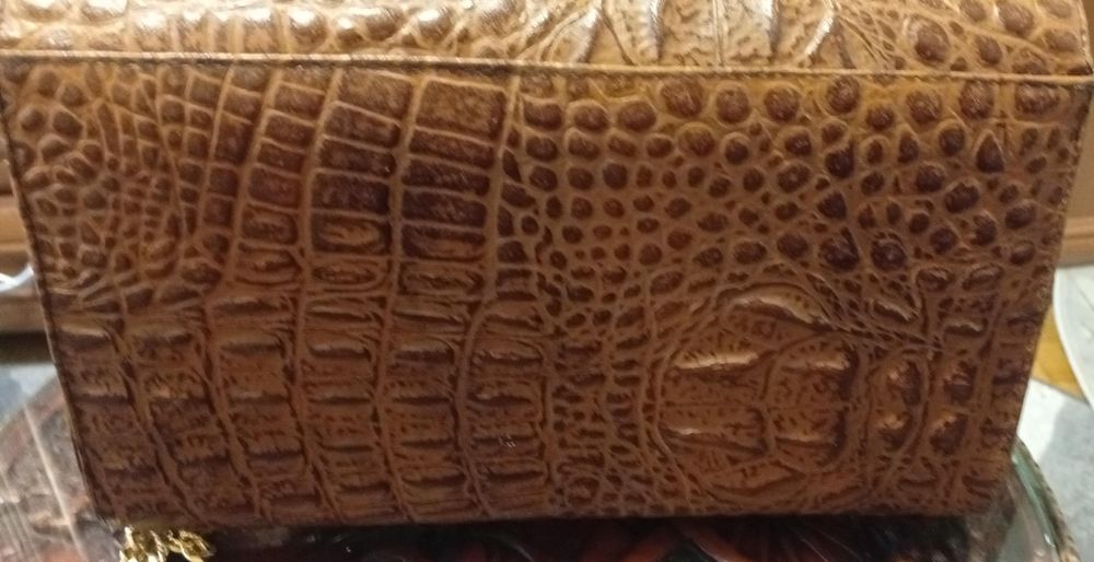 Geantă autentică din piele de crocodil, lucrată manual, culoare coniac