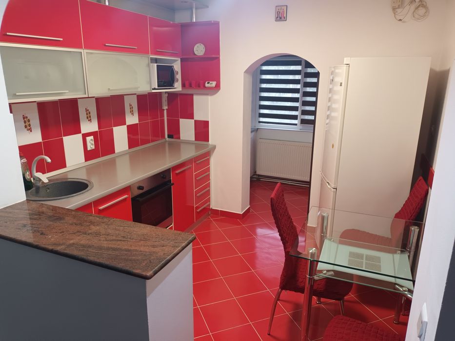Închiriez apartament
