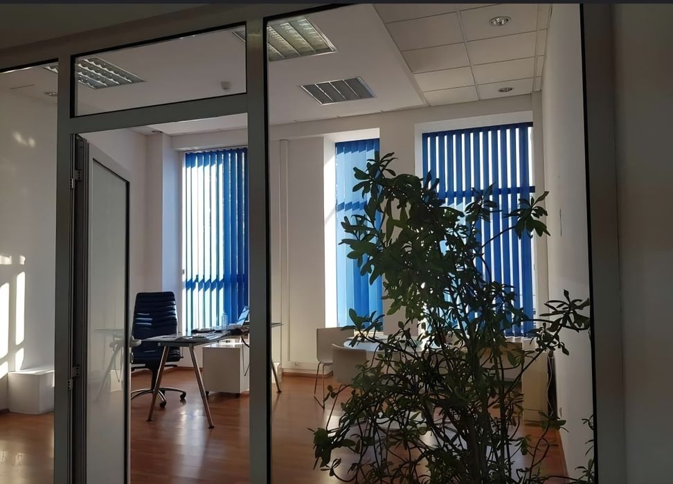 Spatiu de inchiriat (750 mp, cladire birouri), ultracentral, Focsani, 6 eur/mp