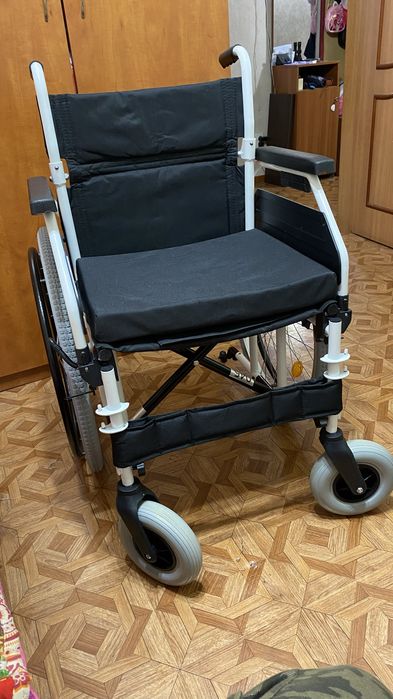 Продам инвалидную коляску!