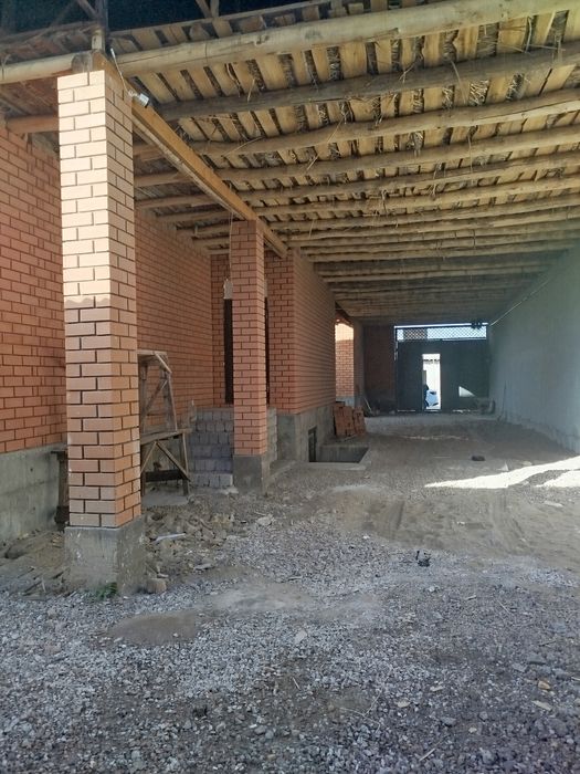 Продается 2 дома на одном участке. Участок 6 соток.