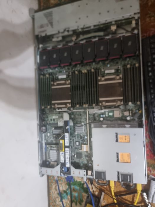 Server HP ProLiant DL360p Gen8 – 2x Xeon E5-2690 v2 (20C/40T), 384 GB RAM DDR3 ECC, Smart Array P420i