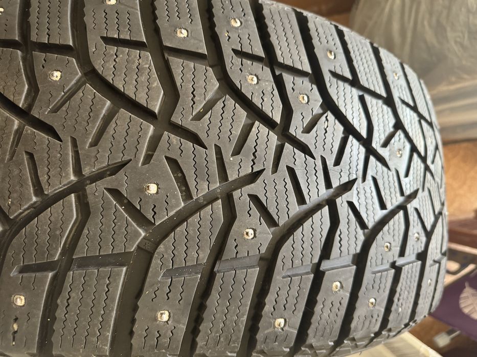 285/50/20 Bridgestone Blizzak spike-02