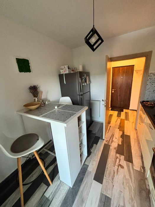 De inchiriat apartament cu o camera 48mp, zona capat CUG (loc de parcare inclus)