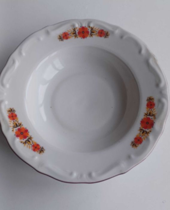 Порцеланови чинии