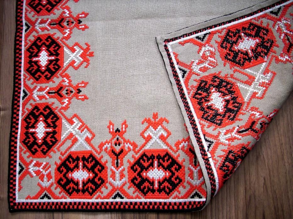 Каре българска шевица ръчна бродерия везба