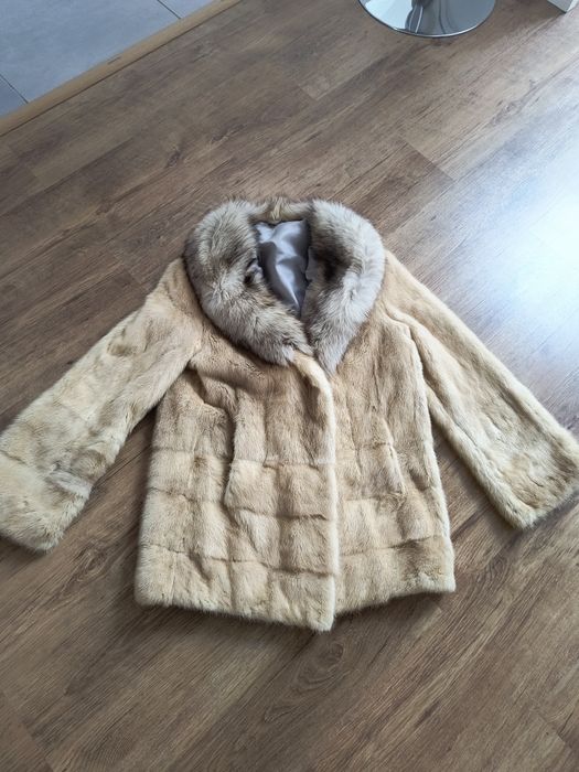 Vând haina blana vizon noua