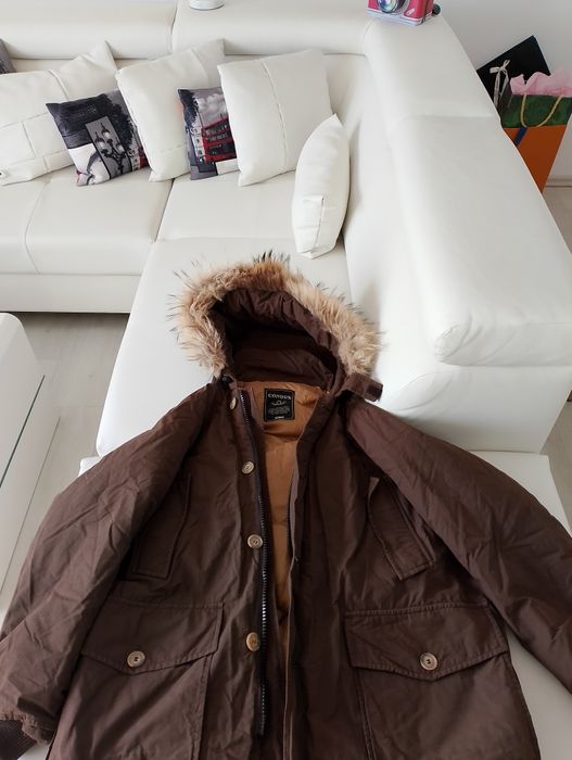 Vând geaca Parka cu blăniță,un produs ca și nouă,mărimea ,L, un pr