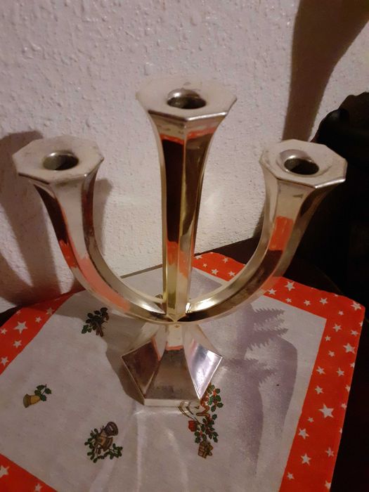 Suport cu sarpe din metal aurit pentru bijuteri