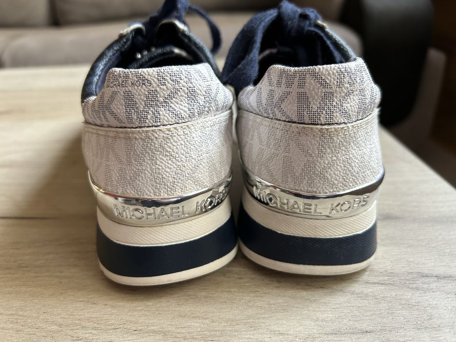 Продавам дамски маратонки Michael Kors