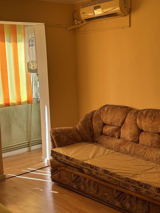 Vand apartament 2 camere in spate liceu cerna