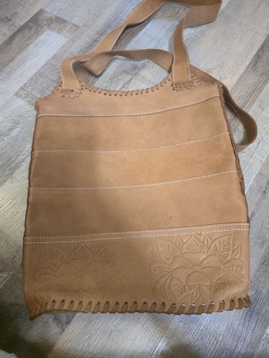 Ръчно изработена дамска чанта.
