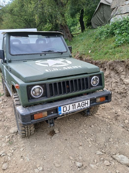 Vând suzuki Samurai