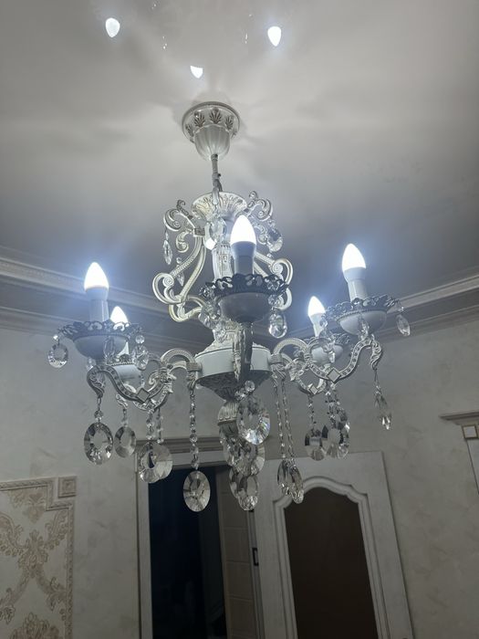 Срочно продам люстры в отличном состояние.