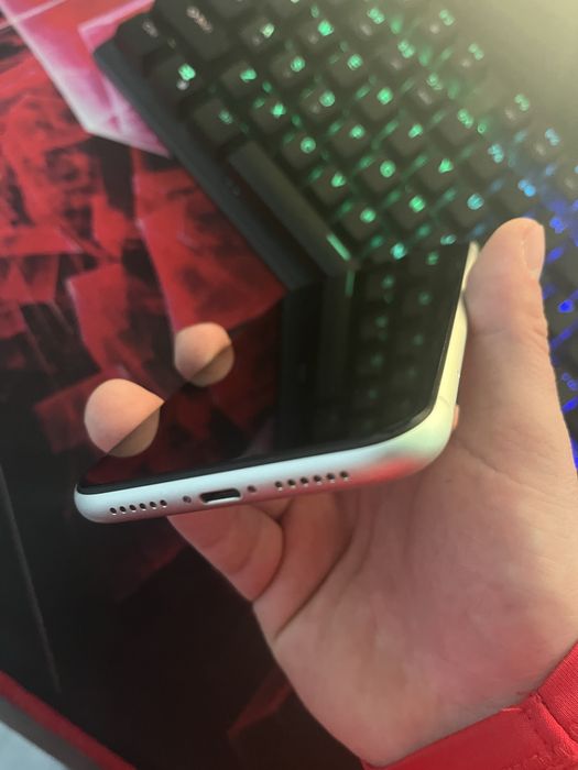 Vand iPhone 11 simplu ca nou !
