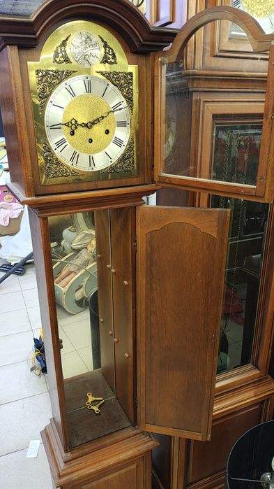 Паркетен часовник...