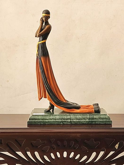 Статуетка „Дама в дълга рокля“ – G. S. Cassel, France