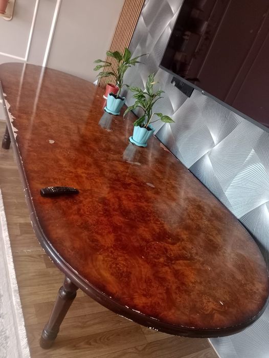 Стол для гостиной