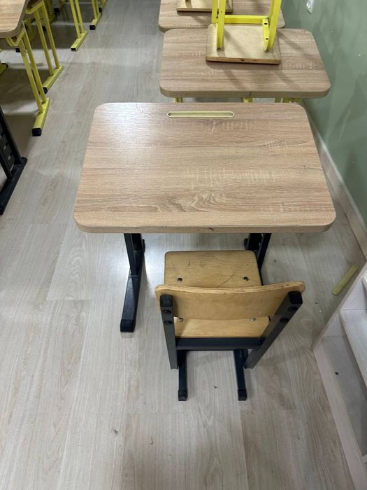 Школьные парты, одиночные и двойные