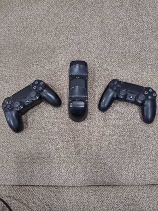 Продам пс4 Слим в хорошем состоянии