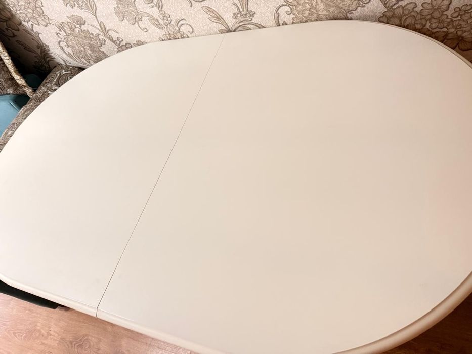 Стол со стульями