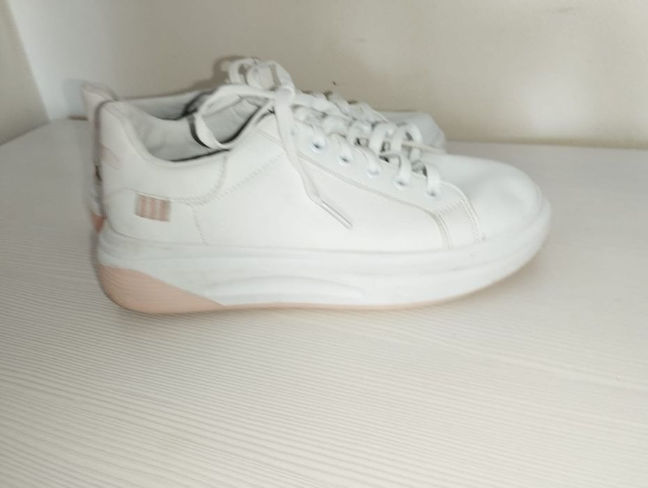 Продам кеды новые