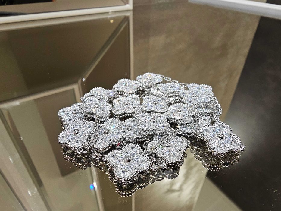 Van Cleef & Arpels VCA Silver Diamond Alhambra 20 Motifs Дамско Колие