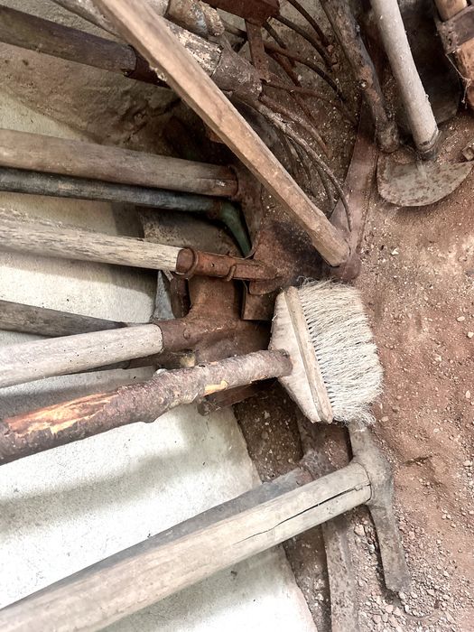 Комплект стари градински инструменти