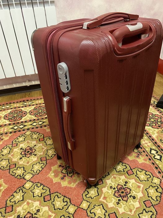 Чемодан размер М