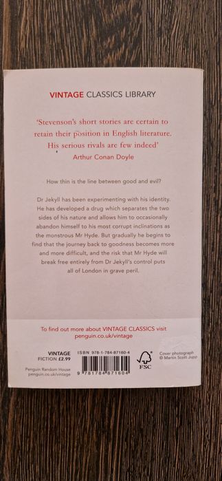 Продавам книги на английски език