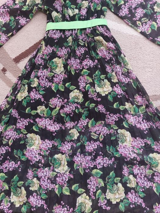 O splendoare cu ramuri de liliac, rochie noua cu dublura si  fusta plisata