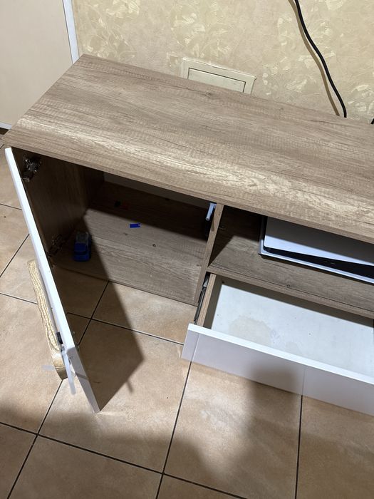 Тумбо под телевизор