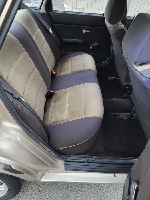 Audi 80 an 1985 motor 1.6 benzina vehicul istoric în Carte