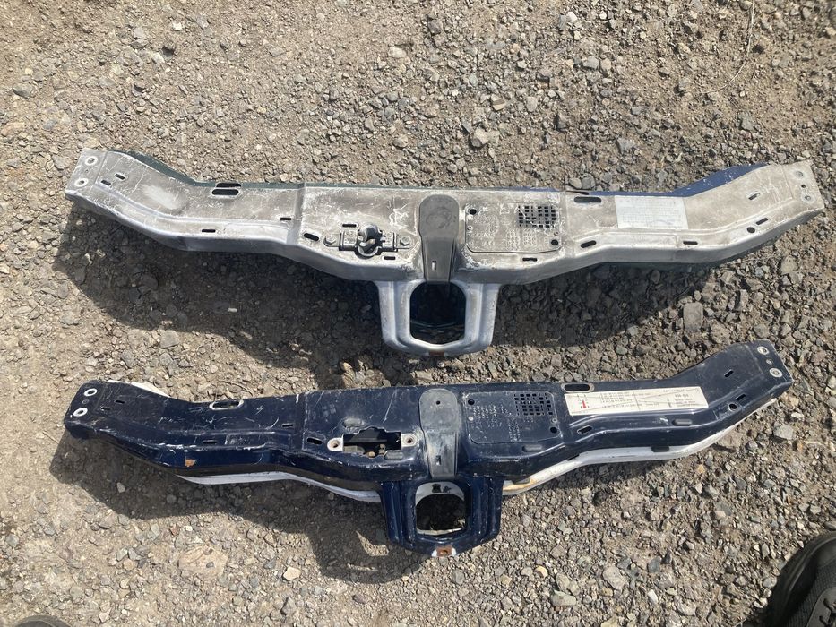 Верхняя планка телевизора радиатора Мерседес W202 / Mercedes W202