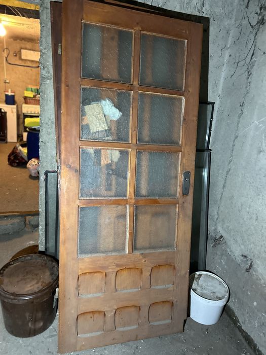 Vând Uşi din lemn