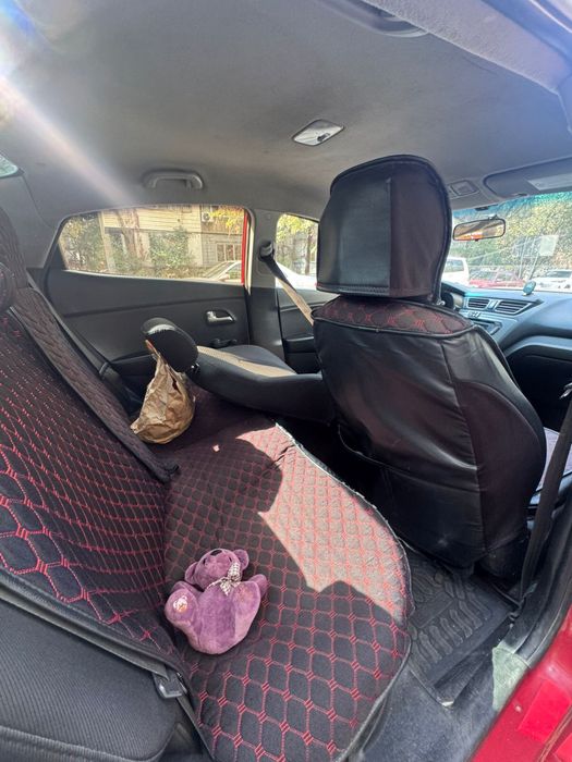 продаю машину kia rio 2012