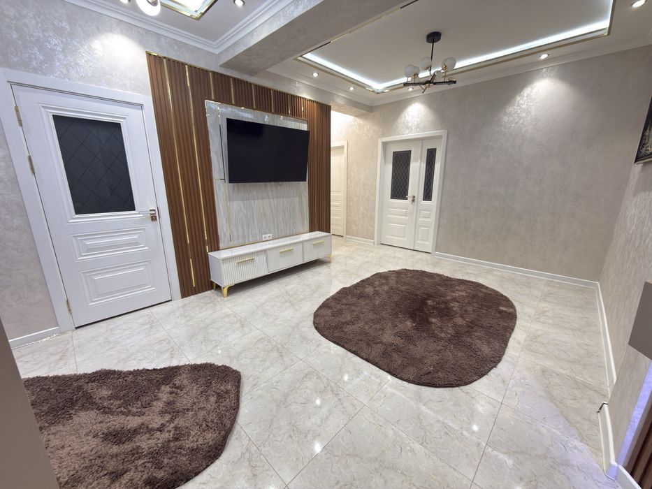 Сдам в аренду 3 комнаты + большой холл