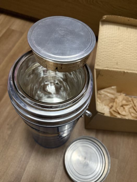 Продаётся новый  Термос