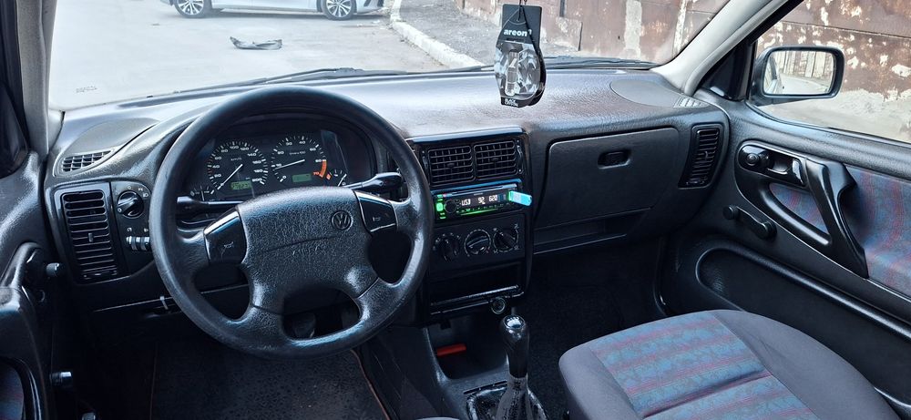 Vand sau schimb vw polo 1.1 benzina