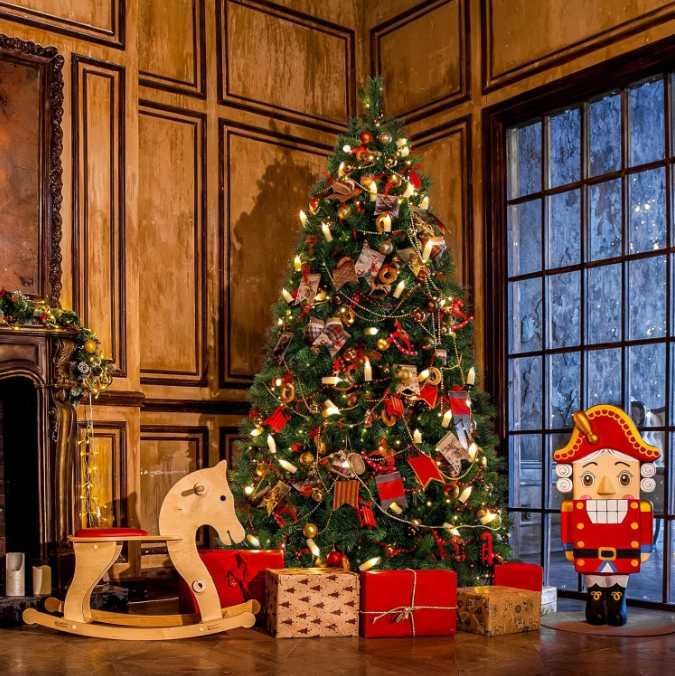 Brad Artificial SALCAR, 2.1m, de Pin cu Molid, Suport Metalic