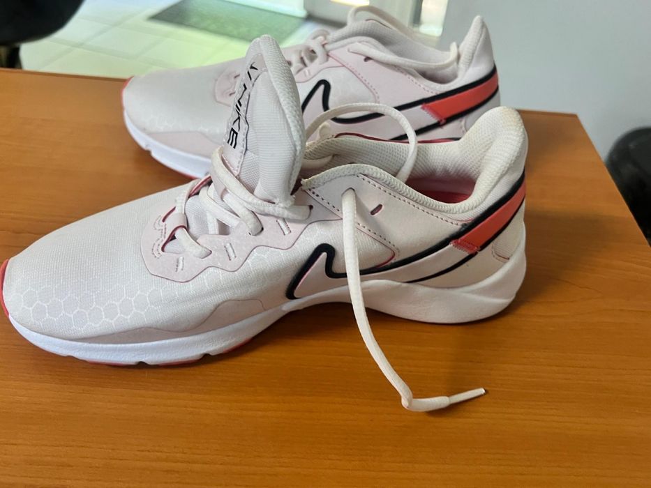 Vind adidasi Nike