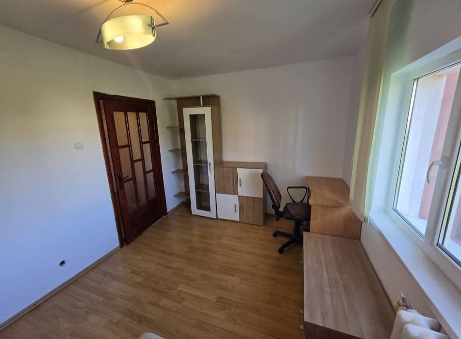 Apartament 2 camere - etajul 3 - Aradului - Vedere 4