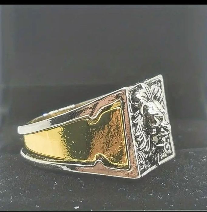 Пръстен много тарикатски с Тайник :)